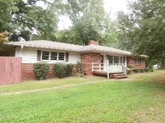 3820 Green Point Dr, Greensboro, NC 27407