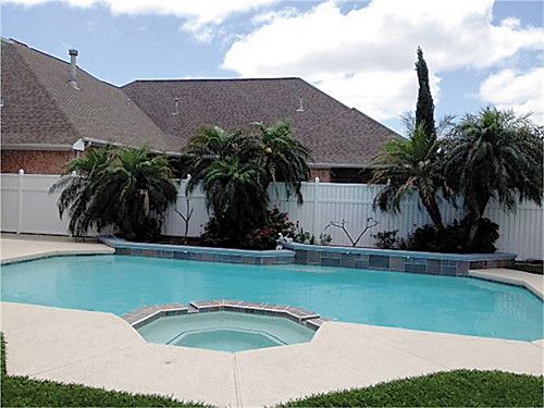 2550 QUAKER DR, Texas City, TX 77590