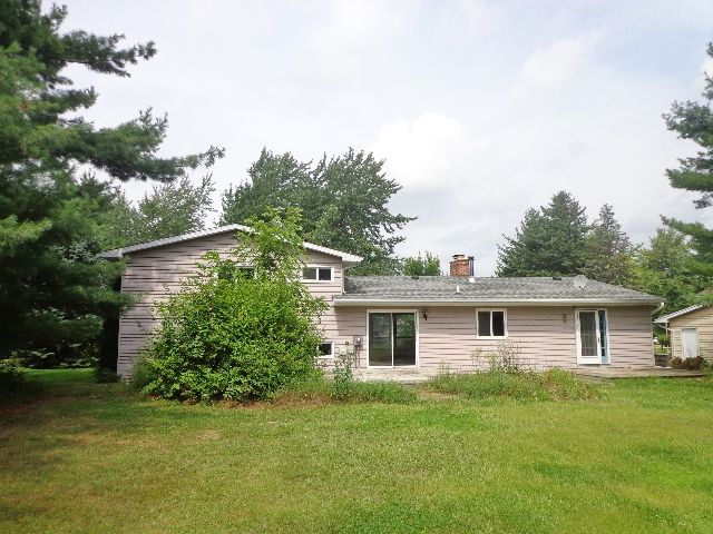 1007 Sandy Ln, Saint Johns, MI 48879