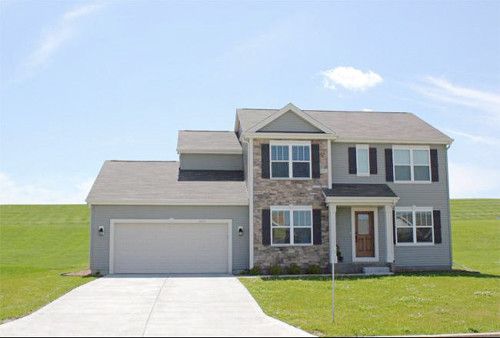 N8233 Woody Ln, Ixonia, WI 53036