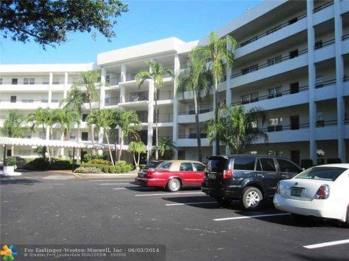 3960 Oaks Clubhouse Dr # 101, Pompano Beach, FL 33069