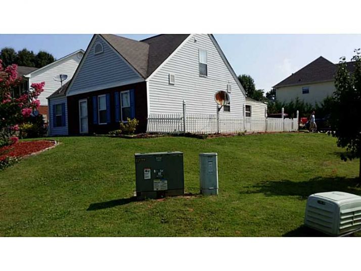 2502 Hollow Dr, Gainesville, GA 30504