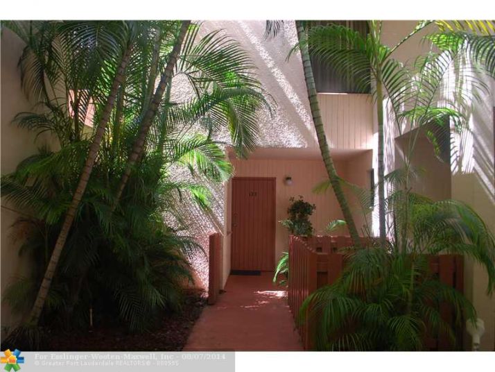 20350 W COUNTRY CLUB DR # 123-4, Miami, FL 33180