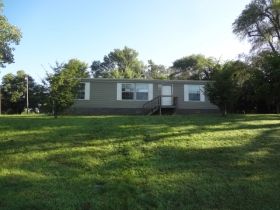 420 W 8th St, Horton, KS 66439
