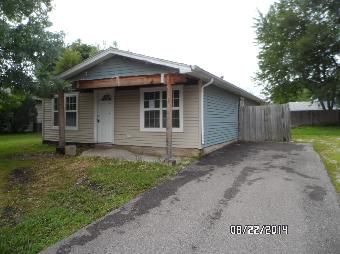 945 Camden Ln, Aurora, IL 60504