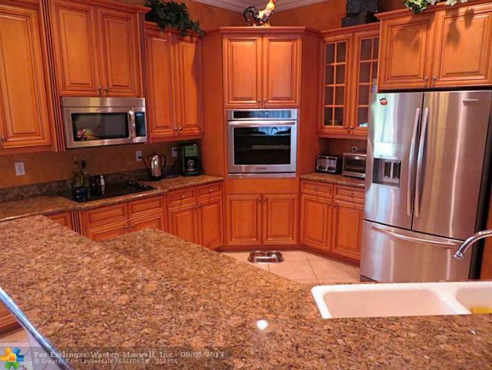 7208 NW 108TH AVE, Pompano Beach, FL 33076