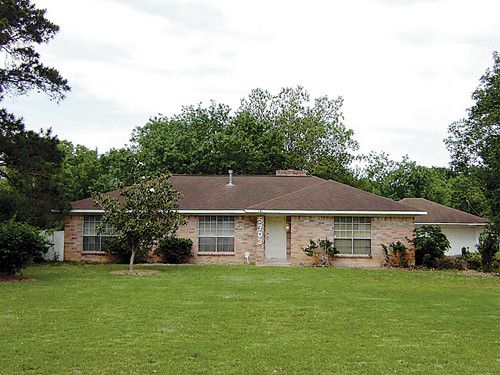 5703 Rancho Dr, Needville, TX 77461