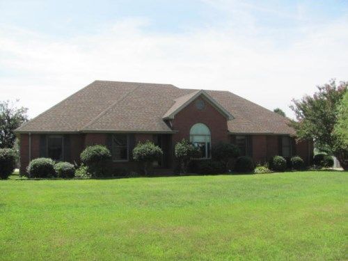 8 Steeplechase Dr, Fayetteville, TN 37334