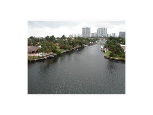 301 GOLDEN ISLES DR # 301, Hallandale, FL 33009