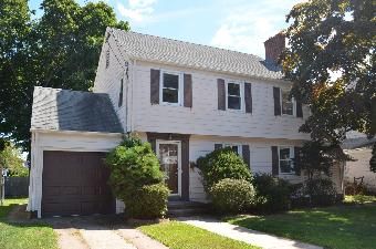 31 Rochford Ave, Hamden, CT 06514
