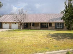 605 W Eighth St, White Deer, TX 79097