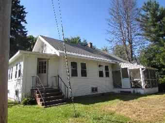 42 Coolidge St, Auburn, ME 04210