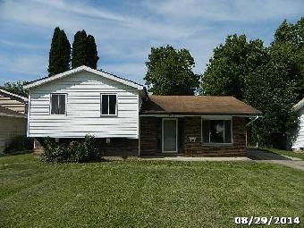 26572 Redwood Dr, Olmsted Falls, OH 44138
