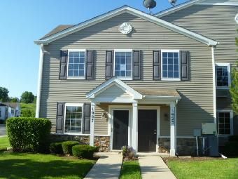 1923 Silverstone Dr, Carpentersville, IL 60110