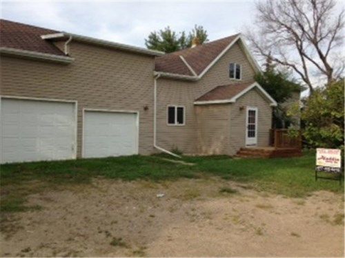 208 River Dr, New Rockford, ND 58356