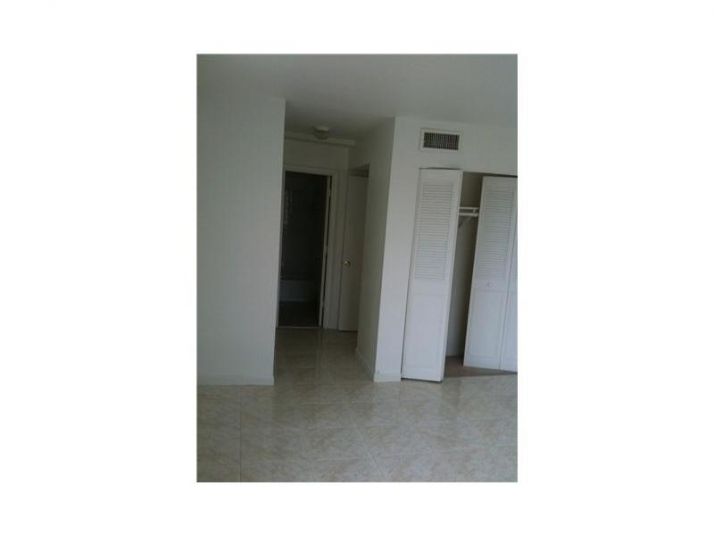 3701 JACKSON ST # 411, Hollywood, FL 33020