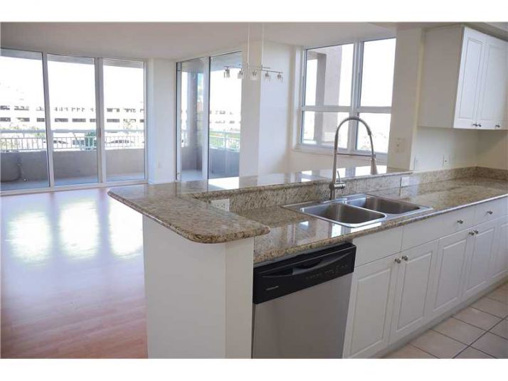 19501 W COUNTRY CLUB DR # 409, Miami, FL 33180