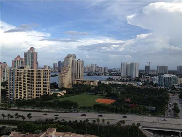 19501 W COUNTRY CLUB DR # 2208, Miami, FL 33180