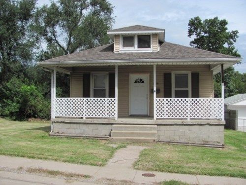 2808 Hillcrest Ave, Alton, IL 62002