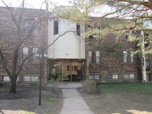 2220 Country Club Dr Apt 24, Woodridge, IL 60517