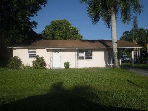1585 Apollo Dr, Fort Myers, FL 33905