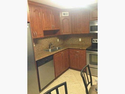 4101 PINE TREE DR # 1611, Miami Beach, FL 33140
