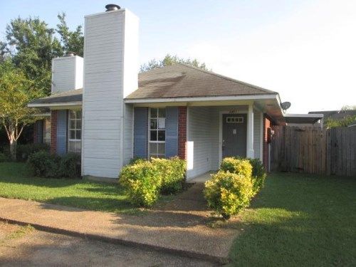 2401 River Oaks Blvd #B, Jackson, MS 39211