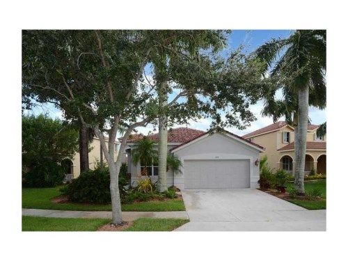 924 TANGLEWOOD CIR, Fort Lauderdale, FL 33327