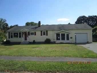 41 Stewart Ln, Agawam, MA 01001