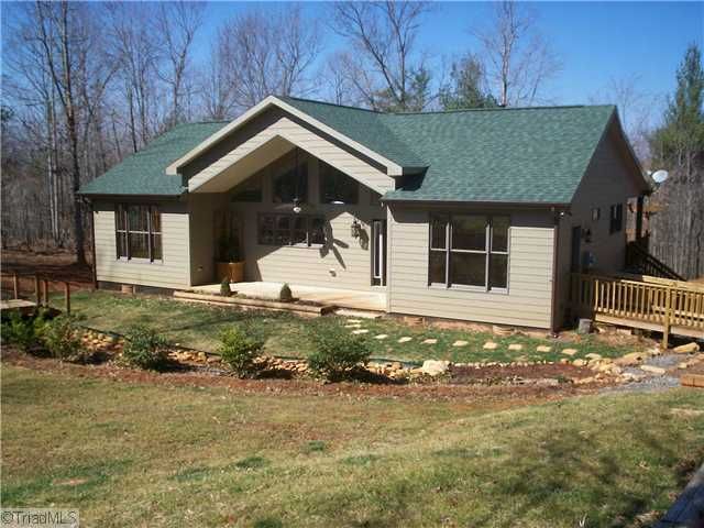 1048 Parnell Mountain Dr, Westfield, NC 27053
