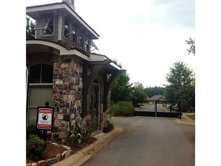 405 Falling Water Avenue, Woodstock, GA 30189