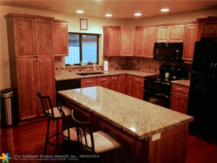 681 GREEN RIVER LN, Fort Lauderdale, FL 33325
