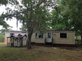 992 Meade Rd, Geneva, FL 32732