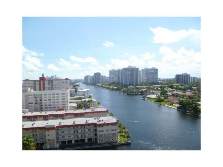 2017 S OCEAN DR # PH8, Hallandale, FL 33009
