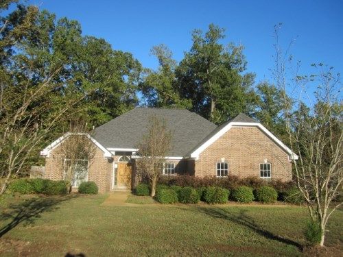 585 White Oak Ln, Starkville, MS 39759