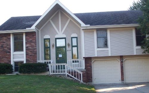 205 W Heritage Dr, Raymore, MO 64083