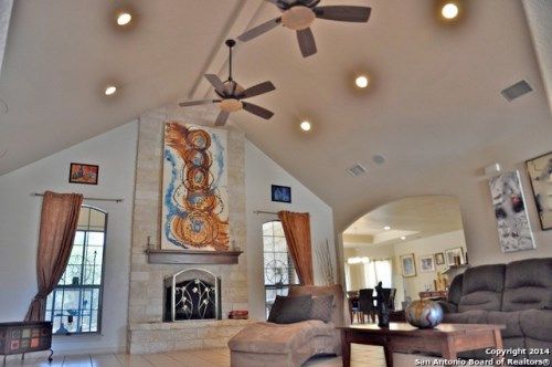 525 ROSE BRANCH DR, La Vernia, TX 78121