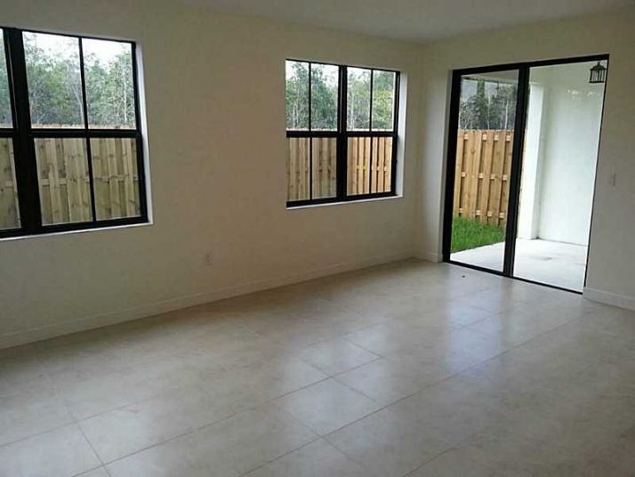 10280 NW 70TH TER, Miami, FL 33178