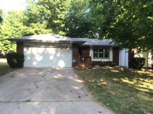 3001 W Hillcrest Cir, Springfield, MO 65807