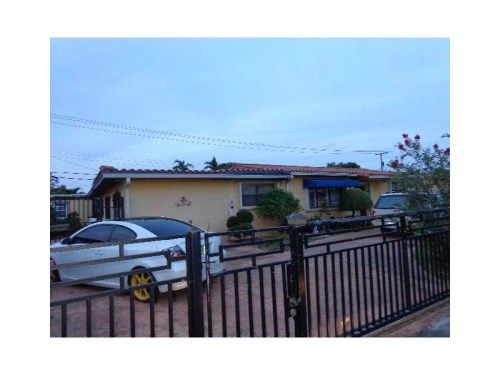 525 W 39 PL, Hialeah, FL 33012