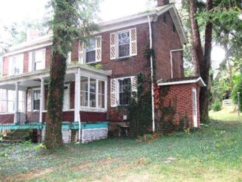 108 Fombell Rd, Fombell, PA 16123