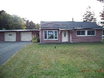 2 Devonshire Rd, Syracuse, NY 13212