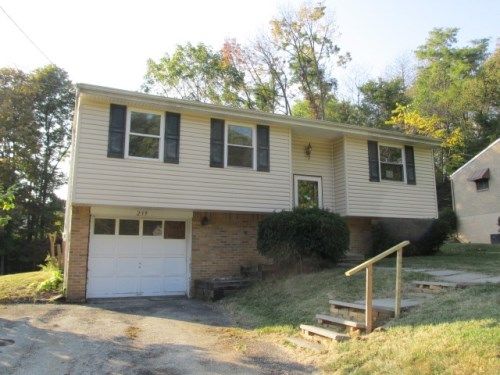 239 Naugatuck Dr, Greensburg, PA 15601