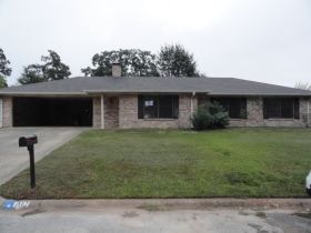 702 Sherwood Circle, Overton, TX 75684