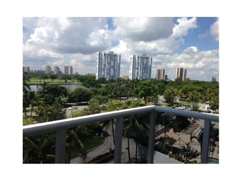 3675 N Country Club Dr # 607, Miami, FL 33180
