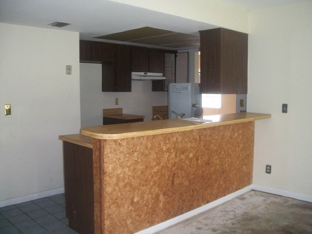 8526 Graybar Dr, Jacksonville, FL 32221