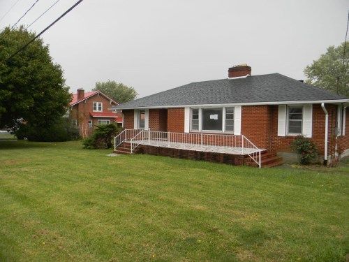 409 Maple St, Glade Spring, VA 24340