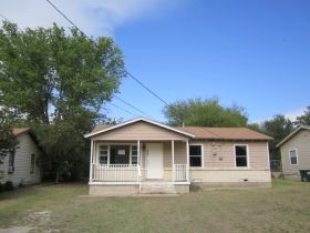 2949 Green Dr, Lancaster, TX 75134