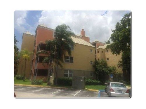 8245 LAKE DR # 201, Miami, FL 33166