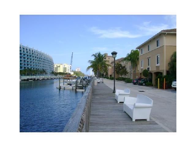 2871 NE 185 ST # 201, Miami, FL 33180